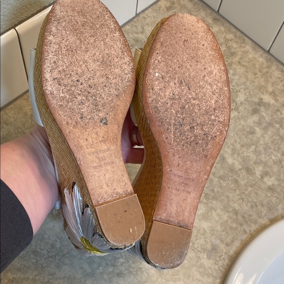 Kate Spade White and Tan Wedge Sandals with Daisy Accent - Picture 7 of 9